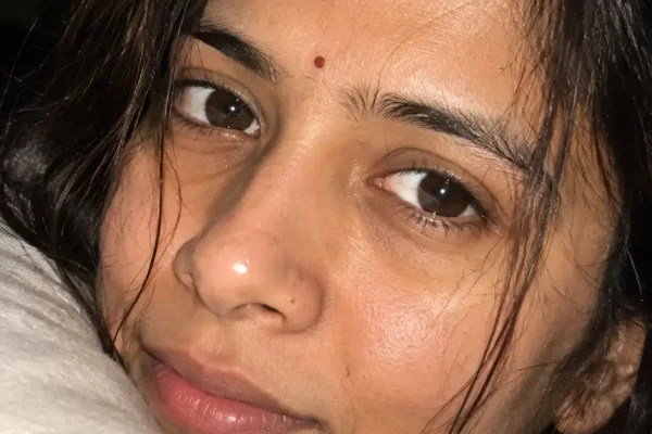 Night Flash Close Up AI Photo Prompt for Girls