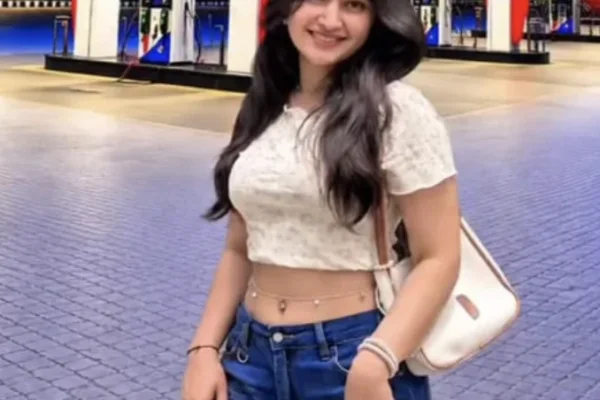 Night HP Petrol Pump Trend AI Prompt for Female
